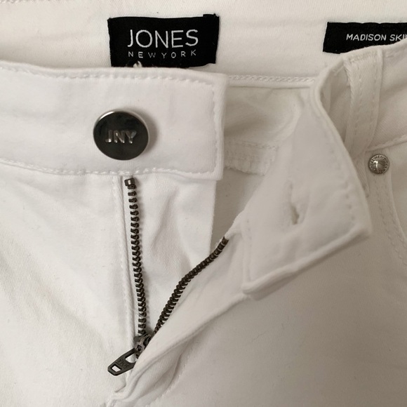 JONES New York White Denim Jeans - Picture 7 of 8